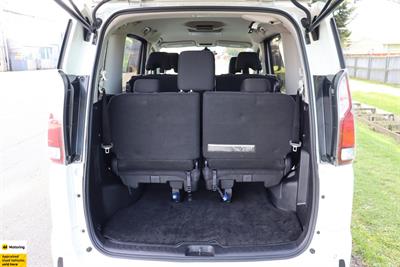 2018 Nissan Serena - Thumbnail