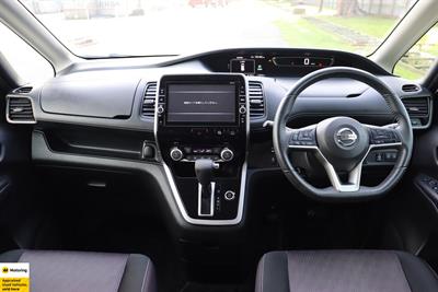 2018 Nissan Serena - Thumbnail