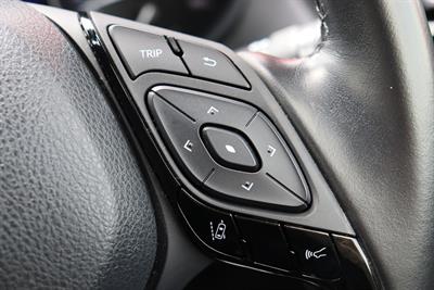 2018 Toyota C-HR - Thumbnail