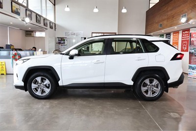2022 Toyota RAV4 - Thumbnail