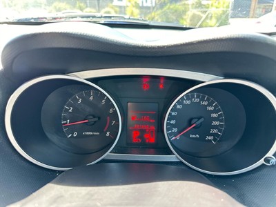 2012 Mitsubishi Outlander - Thumbnail