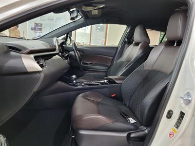 2017 Toyota C-HR - Thumbnail