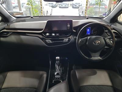 2017 Toyota C-HR - Thumbnail