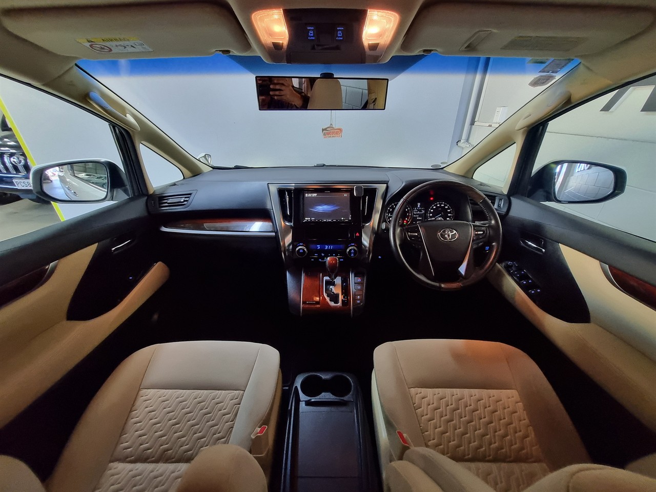 2015 Toyota Vellfire