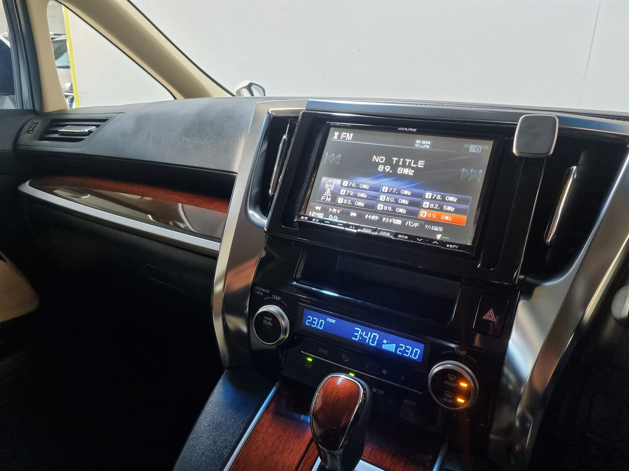 2015 Toyota Vellfire