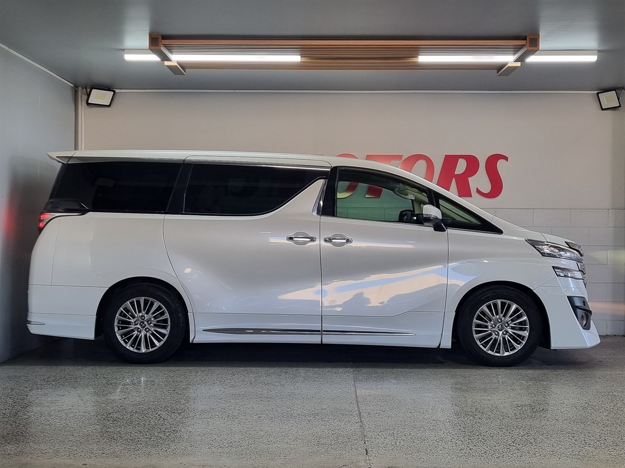 2015 Toyota Vellfire