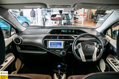 2013 Toyota Aqua - Thumbnail
