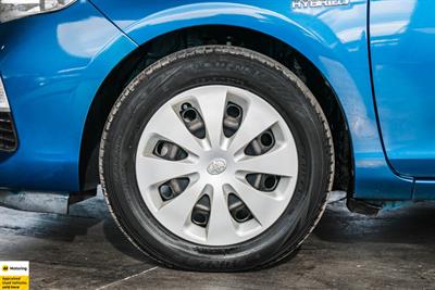 2013 Toyota Aqua - Thumbnail