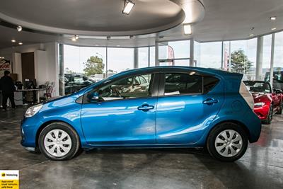2013 Toyota Aqua - Thumbnail