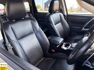 2022 Mitsubishi Pajero Sport - Thumbnail