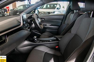 2020 Toyota C-HR - Thumbnail