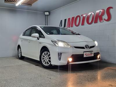 2015 Toyota Prius - Thumbnail