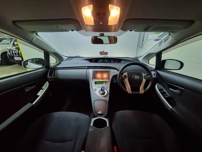 2015 Toyota Prius - Thumbnail
