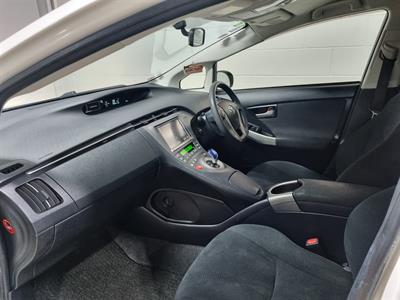 2015 Toyota Prius - Thumbnail