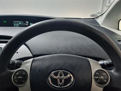 2015 Toyota Prius - Thumbnail