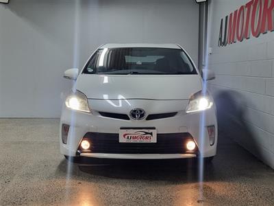 2015 Toyota Prius - Thumbnail