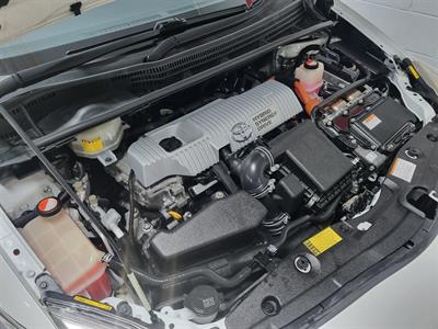 2015 Toyota Prius - Thumbnail