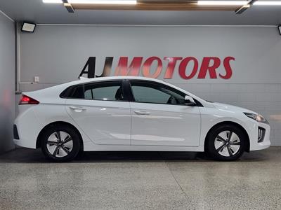 2022 Hyundai IONIQ - Thumbnail