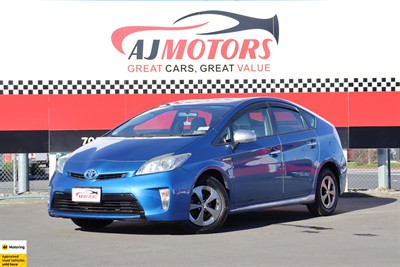 2013 Toyota Prius - Thumbnail