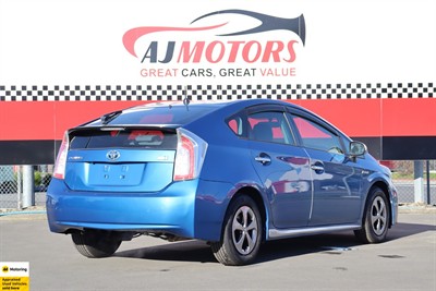 2013 Toyota Prius - Thumbnail