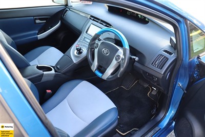 2013 Toyota Prius - Thumbnail