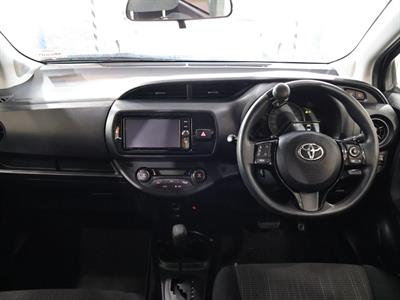 2017 Toyota Vitz - Thumbnail