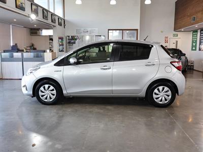 2017 Toyota Vitz - Thumbnail