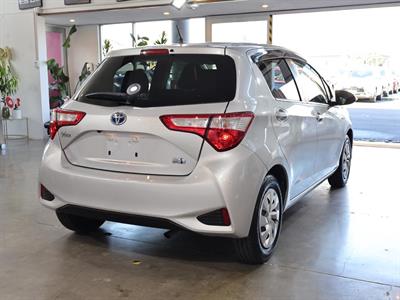 2017 Toyota Vitz - Thumbnail