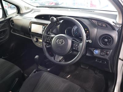 2017 Toyota Vitz - Thumbnail