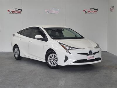 2018 Toyota Prius - Thumbnail