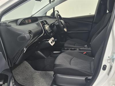 2018 Toyota Prius - Thumbnail