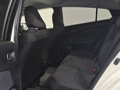 2018 Toyota Prius - Thumbnail