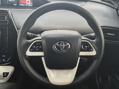 2018 Toyota Prius - Thumbnail