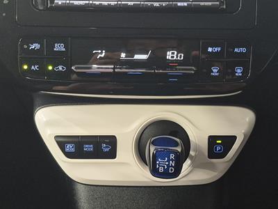 2018 Toyota Prius - Thumbnail