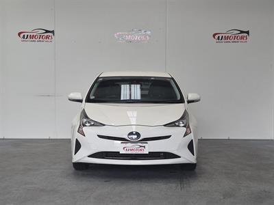 2018 Toyota Prius - Thumbnail