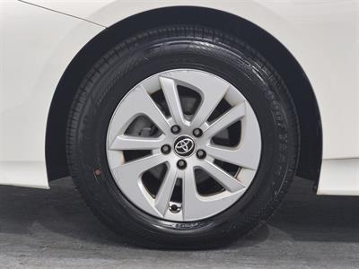 2018 Toyota Prius - Thumbnail