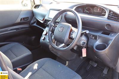 2015 Toyota Sienta - Thumbnail