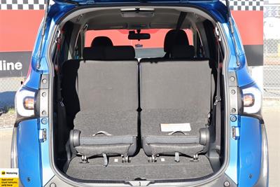 2015 Toyota Sienta - Thumbnail