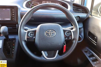 2015 Toyota Sienta - Thumbnail