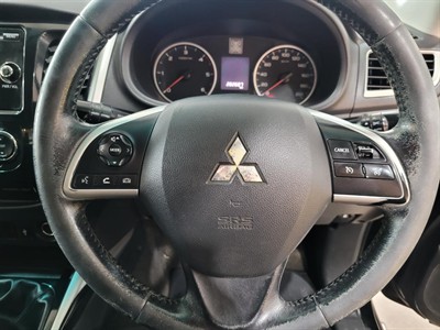 2015 Mitsubishi Triton - Thumbnail