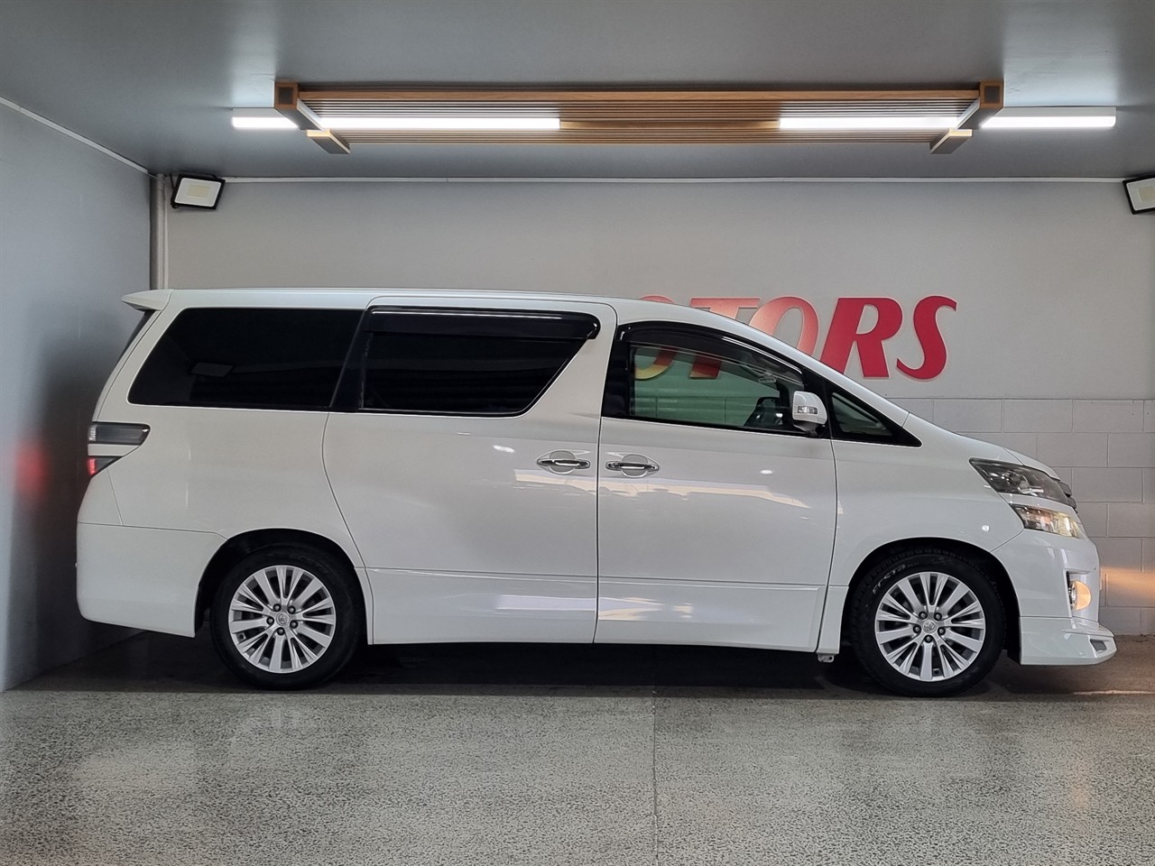 2012 Toyota Vellfire