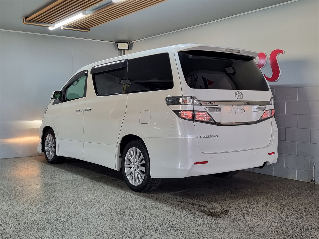 2012 Toyota Vellfire