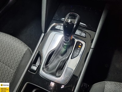 2020 Holden Commodore - Thumbnail