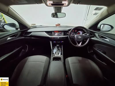 2020 Holden Commodore - Thumbnail