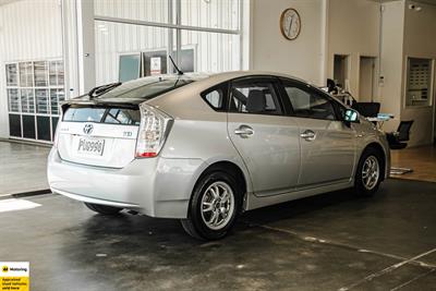 2011 Toyota Prius - Thumbnail