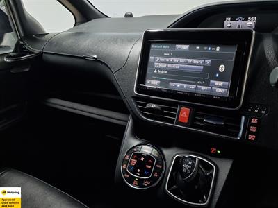 2015 Toyota Voxy - Thumbnail