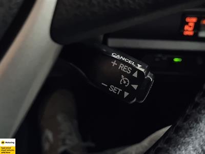 2015 Toyota Voxy - Thumbnail