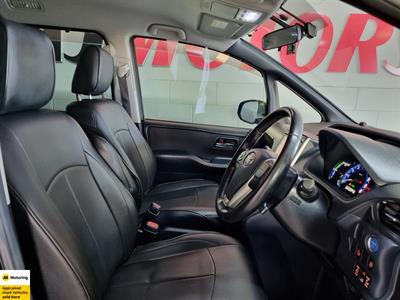 2015 Toyota Voxy - Thumbnail