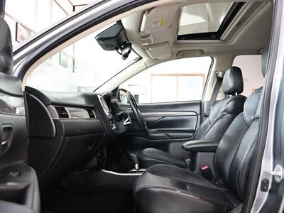 2019 Mitsubishi Outlander - Thumbnail