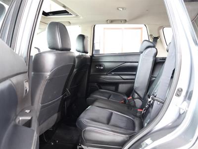 2019 Mitsubishi Outlander - Thumbnail